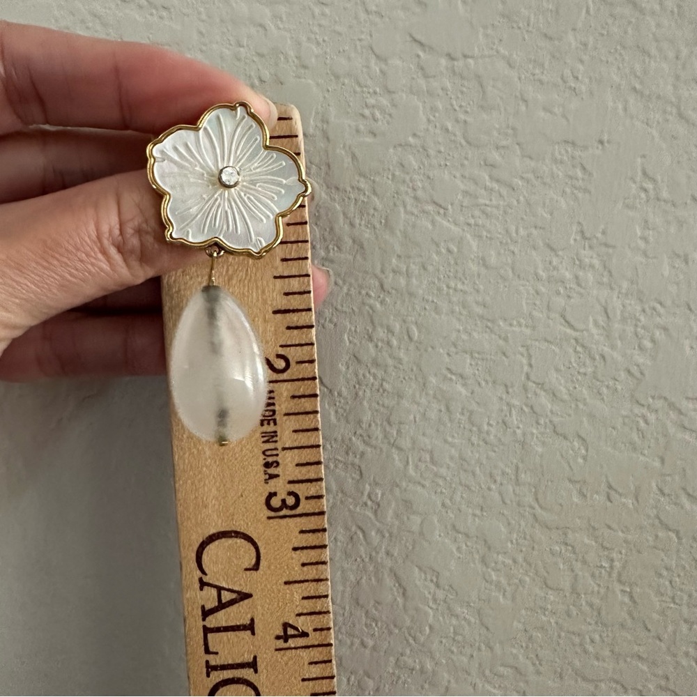 Mignonne Gavigan White Paloma Drop Earrings - Picture 11 of 12